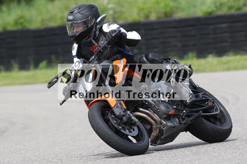 /Archiv-2025/10 23.04.2025 Cornu Master School ADR/rot-rouge/39